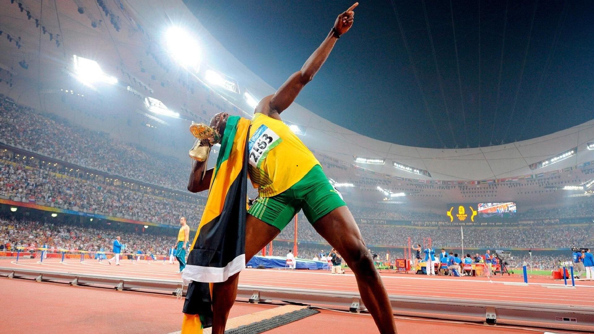 利物浦更衣室狂欢庆祝夺冠，亨队舞姿引爆社交媒体热潮