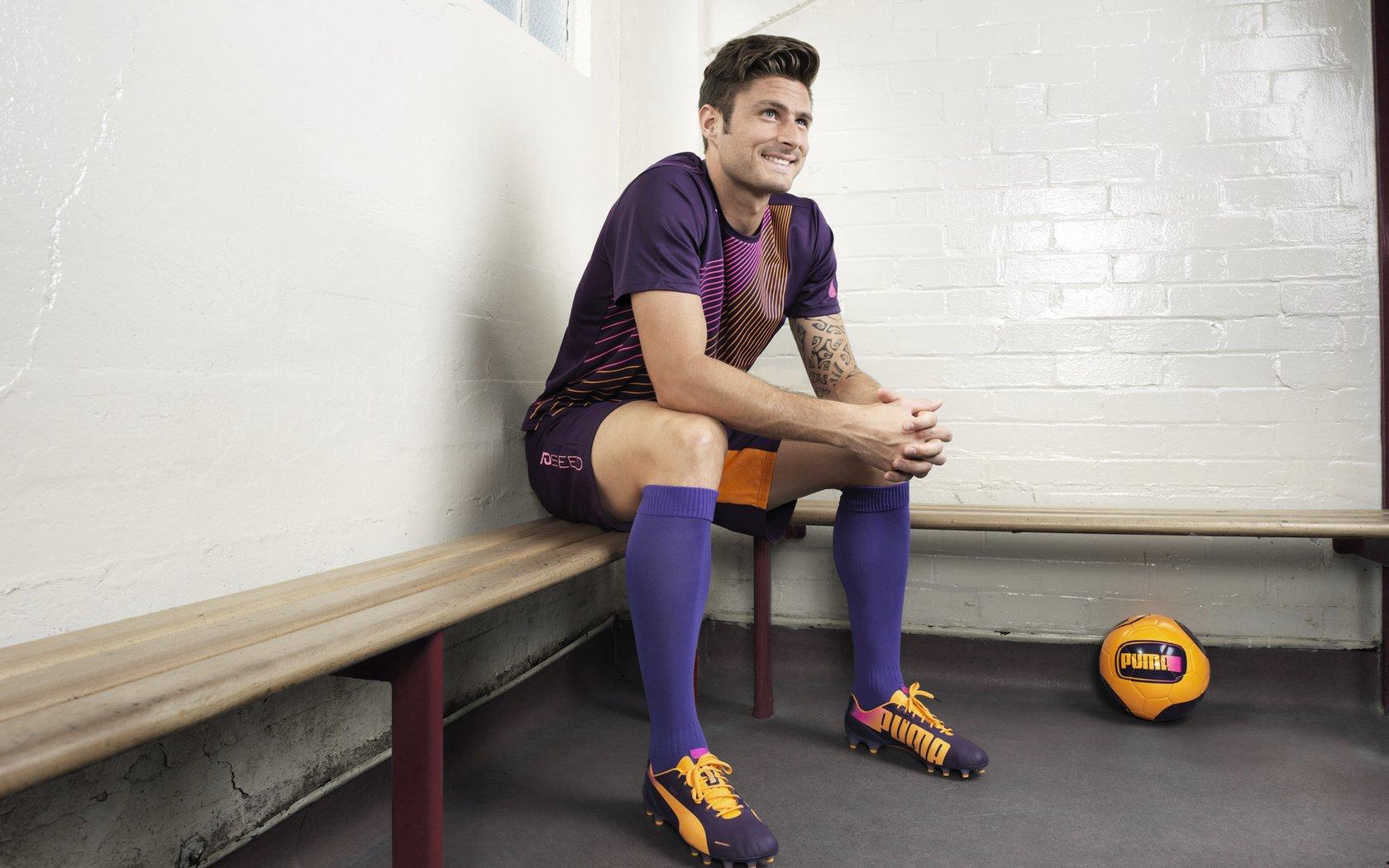 英超黑店再出手？天价卖中卫莱斯特爆赚，英媒揭残酷现实，能花的只有三分之一